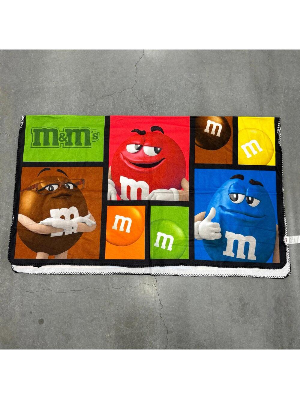 M&M’s Throw Blanket - Picture 2 of 5